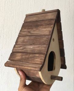 Nichoirs en bois de conception unique pour la décoration d'arrière-cour et de jardin fournissant la nidification sûre pour de petites espèces locales d'oiseau - Product Image 5