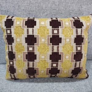 ปลอกหมอนอิงสี่เหลี่ยมหรูหราดีไซน์ผ้าแจ็คการ์ดกำมะหยี่โลโก้แบบย้อนยุคสำหรับใช้ในโรงแรม - Product Image 1