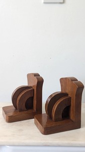 Sujetalibros de Madera Maciza Resistente para Mantener Libros de Texto, Archivos y Documentos Verticales, Disponibles a Precio de Mayoreo - Product Image 6