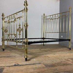 Lit en laiton sur mesure conçu pour des thèmes de chambre à coucher luxueux personnalisés et des intérieurs exclusifs - Product Image 3