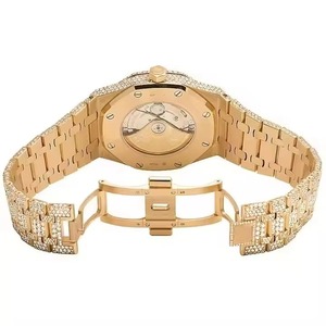 Montre glacée en or rose d'excellente qualité avec boîtier en acier inoxydable étanche pour hommes disponible au meilleur prix - Product Image 4