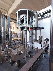 Máquina de llenado y tapado automática compacta de excelente calidad para botellas de vidrio y plástico disponible para precio de exportación - Product Image 5