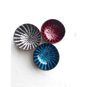 Bol artisanal en bambou et coquille de noix de coco incrusté de nacre, élégant, de qualité alimentaire, laque, pour la décoration de table, bol de service artisanal - Product Image 5