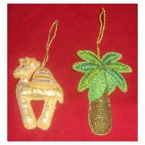 งานปักลายแบบคริสเตียนโบราณ ทำด้วยมือ รูปทรงต้นมะพร้าวและอูฐ ประดับด้วยลูกปัดและงานปักดิ้นทอง สำหรับตกแต่งต้นคริสต์มาส - Product Image 1