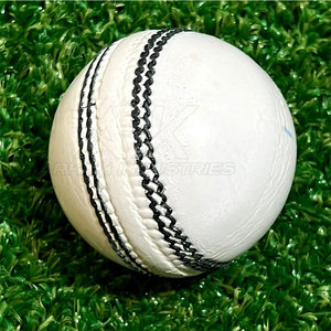 Ballon de cricket professionnel haute performance, coutures robustes, cuir durable, idéal pour l'entraînement - Product Image 2