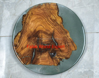 Table en résine artisanale avec pieds en métal durable et plateau en bois naturel, table à manger unique en résine époxy, décoration pour la maison