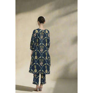 Conjunto de Kurta de Crepé Bohemio Azul Marino Love Birds con Mangas Tres Cuartos - Product Image 4