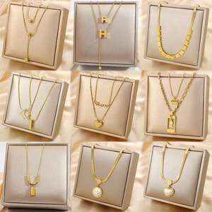 Collar de cadena multicapa con colgante de corazón de perla de agua dulce chapado en oro de 18 quilates - Product Image 2