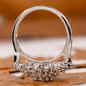 En gros Bagues de fiançailles et de mariage pour femmes plaquées or massif 14 carats avec diamant de laboratoire taille brillant flocon de neige serti à griffes par un tiers - Product Image 4