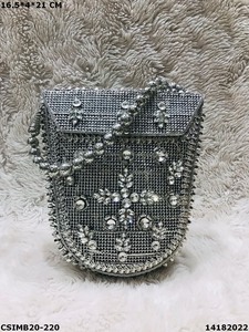 Pochette de soirée en métal faite à la main pour femmes Pochette de mariée élégante fabriquée à la main pour femmes - Product Image 3