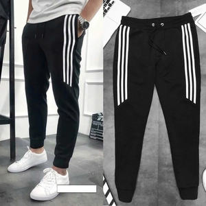 Pantalones cortos deportivos SP06 con rayas laterales hechos de tela elástica de alta calidad que es fresca suave y resistente a la formación de bolitas - Product Image 4