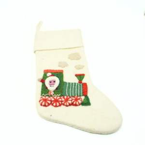 Calcetín Navideño de Fieltro de Lana Hecho a Mano con Diseño de Tren de Santa Claus, Decoración Navideña de Lujo Ecológica - Product Image 1