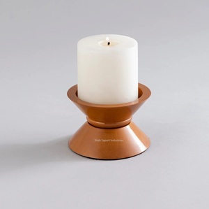 Bougeoir en métal élégant décoratif à la maison pour la décoration d'éclairage de table Bougeoirs faits à la main finis bruns - Product Image 3