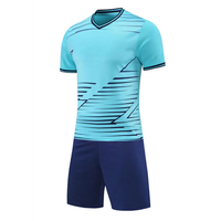 Ensemble de tenue de football Sky Pulse pour hommes |   Short d'entraînement à séchage rapide en jersey bleu clair à col en V et rayures géométriques marine