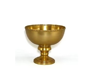 Cuenco de dátiles de metal tradicional con acabado antiguo perfecto para bodas, banquetes y eventos culturales - Product Image 1