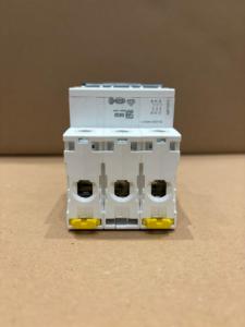 Schneider Acti 9 iC60N-ตัวแบ่งวงจรขนาดเล็ก-3P-3A - C A9F74303โค้ง - Product Image 4
