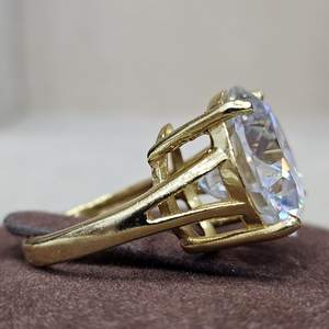 Anillo de Compromiso de Plata de Ley 925 con Baño de Oro y Moissanita Redonda de 14 mm, Estilo Eternity, al por Mayor - Product Image 5