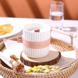 Vente en gros de bougies personnalisées en cire de soja Parfum de marque privée Aromathérapie Mèche de bois Pot en céramique de ciment pour les bars des Fêtes - Product Image 3