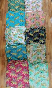 ผ้าฝ้ายอินเดียพิมพ์ลายดอกไม้แบบออร์แกนิค ทอมือ ขายส่ง สำหรับตัดเย็บชุดเด็กชายเด็กหญิง ผ้าม่าน ผ้าคลุมกันแดด ซับใน - Product Image 6