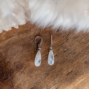 Boucles d'oreilles pendantes en forme de goutte de pierre de lune, aspect élégant, serties de laiton, cadeau de mariage ou d'anniversaire, bijoux - Product Image 2