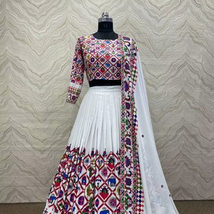 Espejo hermoso de seda de mantequilla pesada para mujeres indias, trabajo manual, impresión Digital Lehenga Choli y Dupatta con impresión y trabajo de espejo - Product Image 1