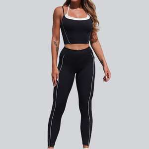 Ensemble de yoga avec haut de sport à bretelles et leggings de fitness taille haute en deux pièces - Product Image 2