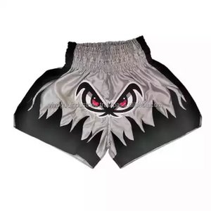 Shorts de combat Muay Thai imprimés sur mesure, sérigraphiés, design personnalisé, logo avant, durables, pour le kick-boxing et les arts martiaux - Product Image 1
