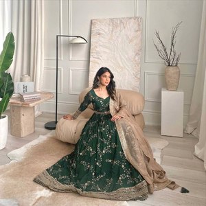 EL ÚLTIMO DISEÑADOR NUEVO VESTIDO DE FIESTA VESTIDO DE TRABAJO PESADO CON GEORGETTE WORK DUPATTA - Product Image 2