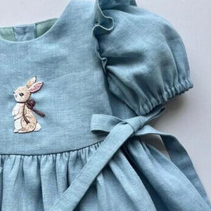 Vestido de lino suave bordado a mano para niñas, estilo informal para el primer cumpleaños de niños pequeños, OEM hecho en Vietnam - Product Image 3