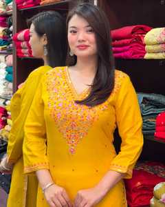 Robe pour femme en soie de banane entièrement brodée Look lourd pour tenue festive et décontractée Style traditionnel Exportation directe - Product Image 5