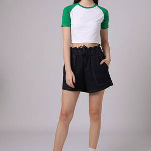 เสื้อยืดครอปไซส์ใหญ่ทำจากโรงงานสำหรับผู้หญิงเสื้อครอปแบบเกาหลีเสื้อผ้าลำลองฤดูร้อนพร้อมโลโก้ด้านหน้า - Product Image 1