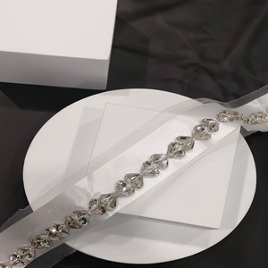 Tela de encaje floral hecho a mano con adorno de piedra de cristal de plata diamante - Product Image 2