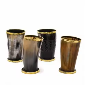 Verre à boire en corne de buffle et de boeuf fabriqué à la main Verrerie à boire en corne de buffle et de boeuf naturel par Crescent Crafts - Product Image 1