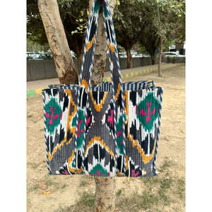 Bolsa de Mano Grande Reversible Acolchada de Terciopelo y Algodón, Estilo Boho, Ecológica, Resistente, para Compras, Playa y Fines de Semana, Color Ocre - Product Image 1