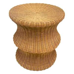 Tabouret en rotin confortable et flexible avec des caractéristiques résistantes aux intempéries parfaites pour la décoration de patios au bord de la piscine des stations balnéaires - Product Image 2