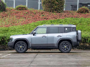 Véhicule hybride SUV compact d'occasion 2024 avec autonomie NEDC de 601-700 km, puissance moteur de 200-250 kW, énergie de la batterie de 50-70 kWh - Accidentement sans accident - Product Image 3