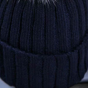 Bonnets d'hiver unisexes en vrac 100% laine Bonnets tricotés de haute qualité pour une utilisation à la plage avec des couleurs et des logos personnalisables - Product Image 1