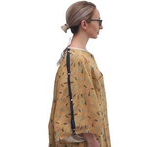 Bata de Hospital Unisex Cómoda y Reutilizable Hecha de 100% Algodón o Mezcla de Poliéster con Cierre Trasero Ideal para el Cuidado del Paciente - Product Image 2