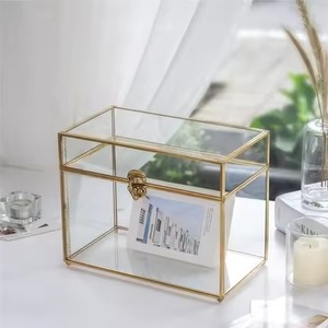 Caja de Almacenamiento de Joyas Moderna de Metal y Vidrio Cuadrada con Múltiples Compartimentos y Soporte para Brochas de Maquillaje - Product Image 2