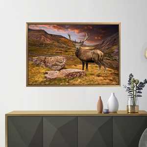 งานศิลปะบนผ้าใบพิมพ์ลาย: ฉากภูเขากวางที่สวยงามสำหรับการตกแต่งอย่างหรูหรา,1P:กรอบสีทอง - Product Image 1