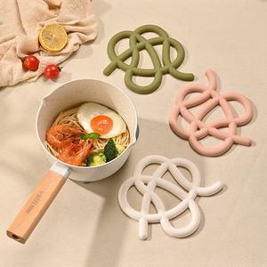 Food-grade Thickened <b>Silicone</b> Minimalist Heat Resistant Non-Slip Kitchen <b>Mat</b> for Enamel Pots and Casserole Dishes Anti-Scald - Product Image 1