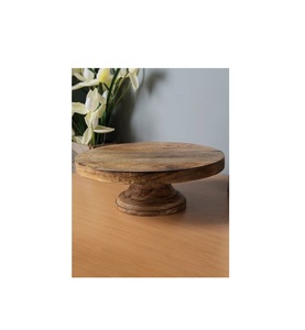 Soporte de pastel de pedestal de madera rústica para Bodas de campo o eventos al aire libre con acabado orgánico y tapa redonda ancha - Product Image 2
