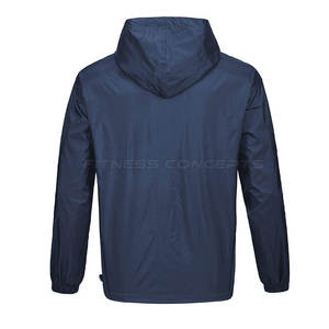 Chaqueta cortavientos con capucha de talla grande para hombre al por mayor para invierno al aire libre con logotipo frontal personalizado - Product Image 2
