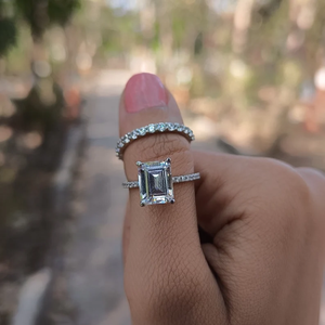 Conjunto nupcial 3.0CTW D Emerald Cut Moissanite 4 Claw Prong Set Anillo solitario con media eternidad Wedding Band 925 Juego de anillos de plata - Product Image 4