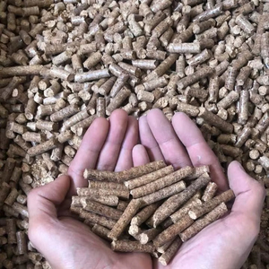 Pellets de madera En Plus A1 de Estonia, briquetas de 6 mm, leña de aserrín, patrón de pino y acacia, madera dura, en bolsa, biomasa, pellets de madera - Product Image 1