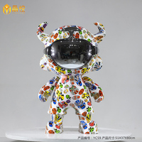 Sculpture artistique moderne et colorée en fibre de verre peinte à la main JingYue, casque d'astronaute en forme de corne de taureau, décoration intérieure du Guangdong