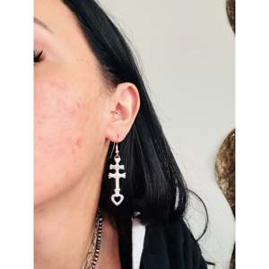 Pendientes Colgantes de Plata de Ley Hechos a Mano Estilo Navajo, con Forma de Cruz, Modernos y Elegantes, con Perlas, Diamantes y Rubíes, Ideales para Bodas y Fiestas - Product Image 2