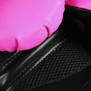 Guantes de boxeo de cuero PU de alta calidad de fabricante profesional con empuñaduras de la mejor calidad - Product Image 4