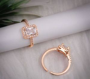 แหวนค็อกเทลสแตนเลสสตีลชุบทองทันสมัย ประดับด้วยเพชรคิวบิกเซอร์โคเนียส่องประกาย เหมาะสำหรับใส่ไปงานปาร์ตี้ - Product Image 2