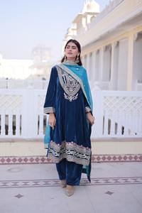 Traje Salwar de Estilo Indio y Pakistaní, Material de Terciopelo, Lentejuelas, Bordado con Hilo Zari, con Dupatta de Seda Tebby - Product Image 2